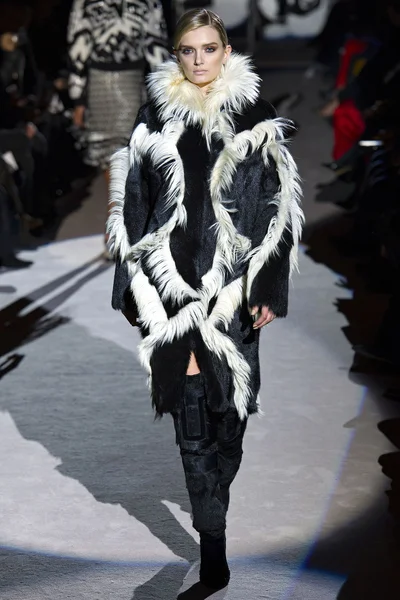 Look 28